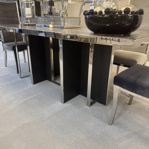 Nio Dining Table